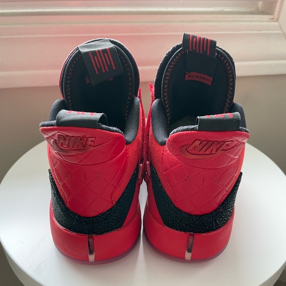 Air Jordan XXXIlI 33 sneakers University Red Size 7Y - Picture 3 of 5